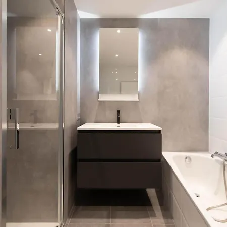 In Near Sandy Beaches Daire *